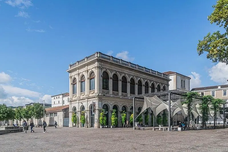 Foto von Gemeindebibliothek - Krzysztof Golik - © Creative Commons (https://creativecommons.org/licenses/by-sa/4.0/deed.fr)
