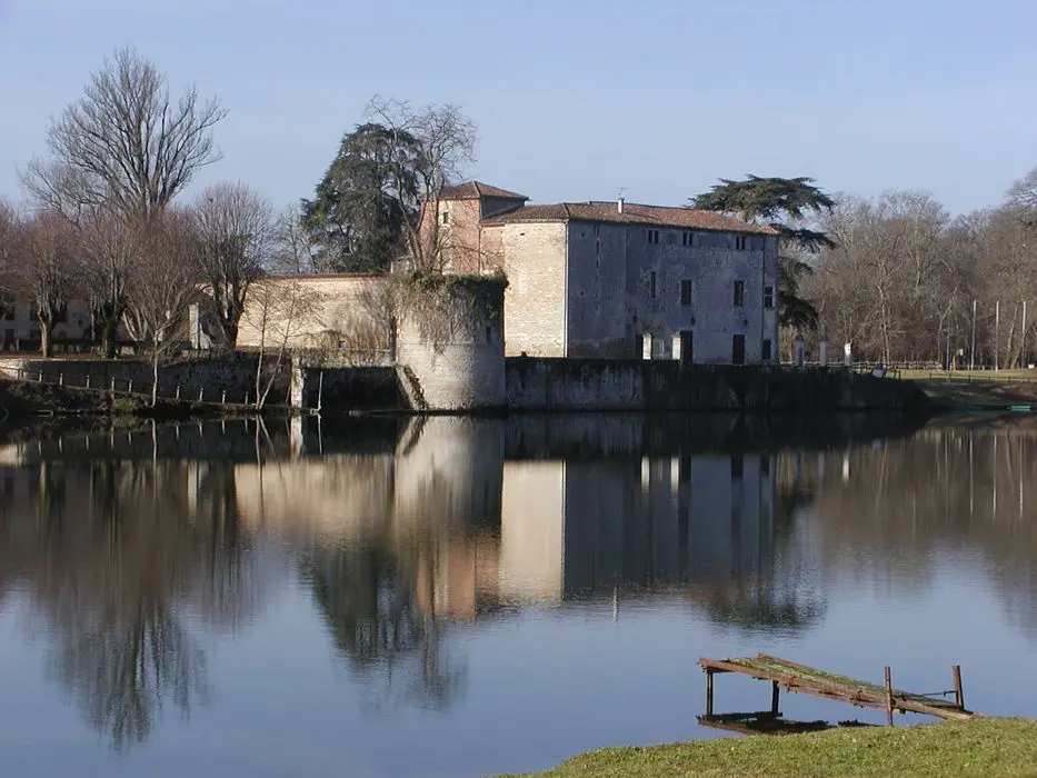 Foto von Château de Rogé - POP Plateforme Ouverte du Patrimoine / Base Mérimée - © Ministère de la Culture (France), Conservation des antiquités et des objets d’art du Lot-et-Garonne – Tous droits réservés 
