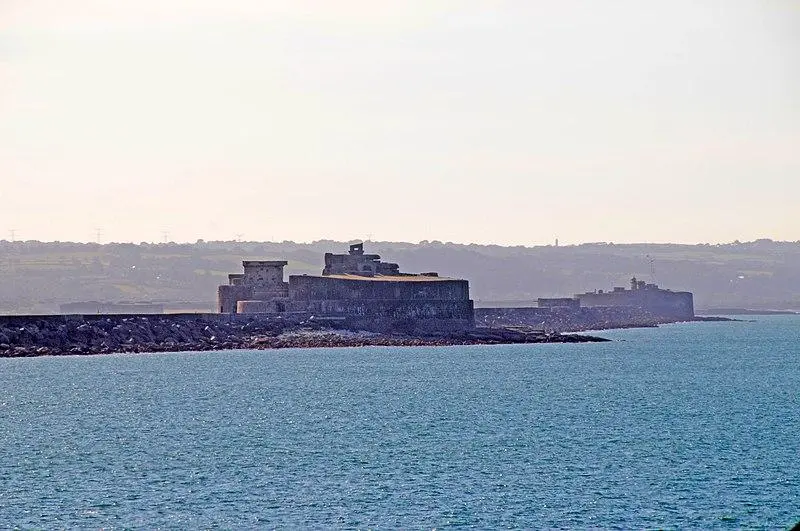 Foto de Digue du gran trabajo constitutivo de la Rade de Cherbourg - David Broad - © Creative Commons (https://creativecommons.org/licenses/by-sa/4.0/deed.fr)