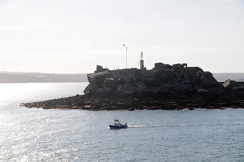 Foto von Fort de L'Estr, eine konstitutive Arbeit des Cherbourg Rade - David Broad - © Creative Commons (https://creativecommons.org/licenses/by-sa/4.0/deed.fr)