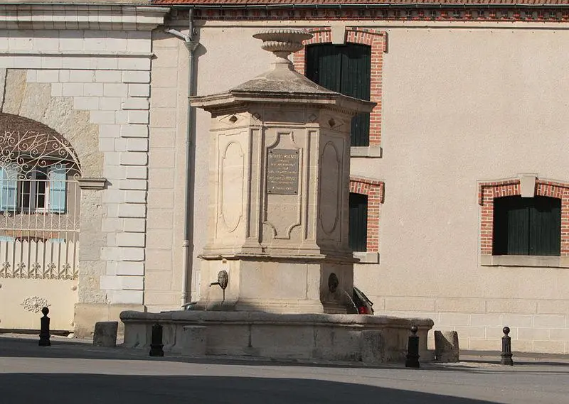Foto von Öffentlicher Brunnen - Jean-Charles Lelong - © Creative Commons (https://creativecommons.org/licenses/by-sa/4.0/deed.fr)