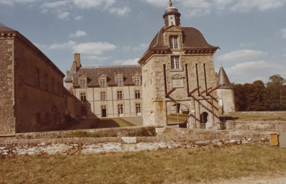 Foto von Montecler Castle - POP Plateforme Ouverte du Patrimoine / Base Mérimée - © Ministère de la Culture (France), Médiathèque du patrimoine et de la photographie, diffusion RMN-GP
