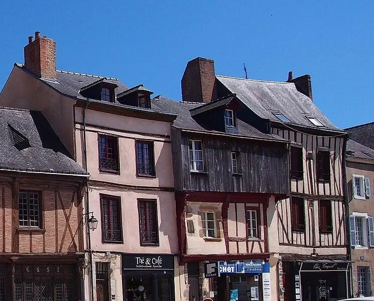 Foto von Gebäude befindet sich 27-29 Place de la Trémoille namens "Coq-Hardy House" - Ikmo-ned - © Creative Commons (https://creativecommons.org/licenses/by-sa/4.0/deed.fr)