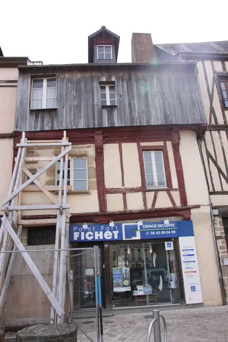 Picture of Building located 27-29 Place de la Trémoille called "Coq-Hardy house" - POP Plateforme Ouverte du Patrimoine / Base Mérimée - © Ministère de la Culture (France), Direction Régionale des Affaires Culturelles des Pays de la Loire – Tous droits réservés 