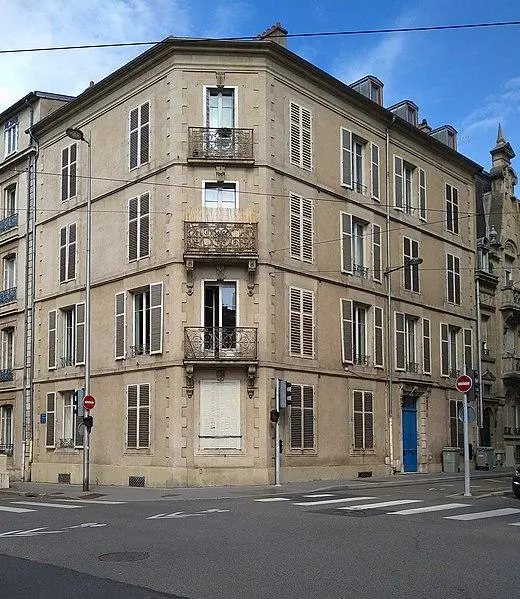 Foto von Gebäude - Doique - © Creative Commons (https://creativecommons.org/licenses/by-sa/4.0/deed.fr)