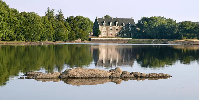Foto von Comper Castle - Centre de l'Imaginaire Arthurien - © Creative Commons (https://creativecommons.org/licenses/by-sa/4.0/deed.fr)
