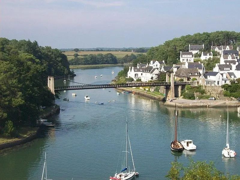 Photo de Le vieux pont suspendu - Toubabmaster - © Creative Commons (https://creativecommons.org/licenses/by-sa/4.0/deed.fr)