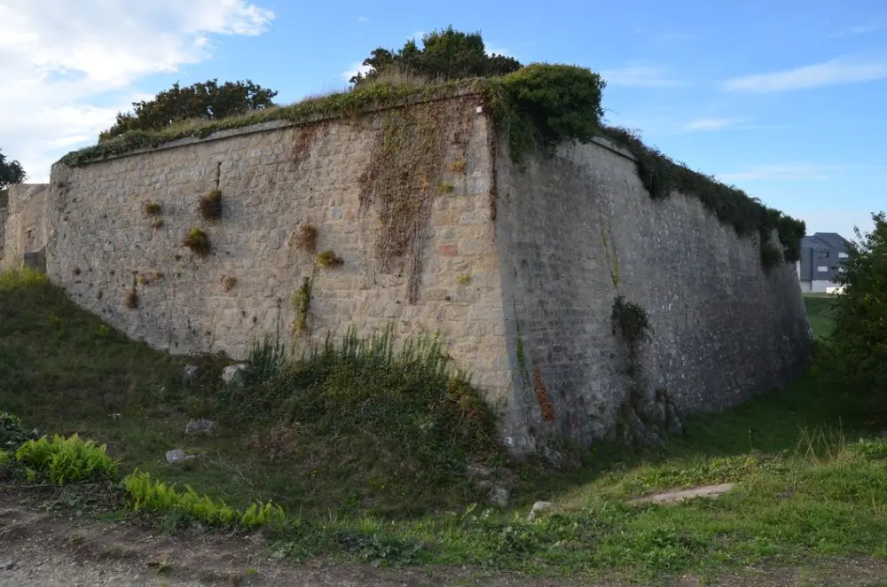 Foto de Fortificaciones de la ciudad: Bastion 17 dit le Papegaut - POP Plateforme Ouverte du Patrimoine / Base Mérimée - © Ministère de la Culture (France), Direction Régionale des Affaires Culturelles de Bretagne – Tous droits réservés 