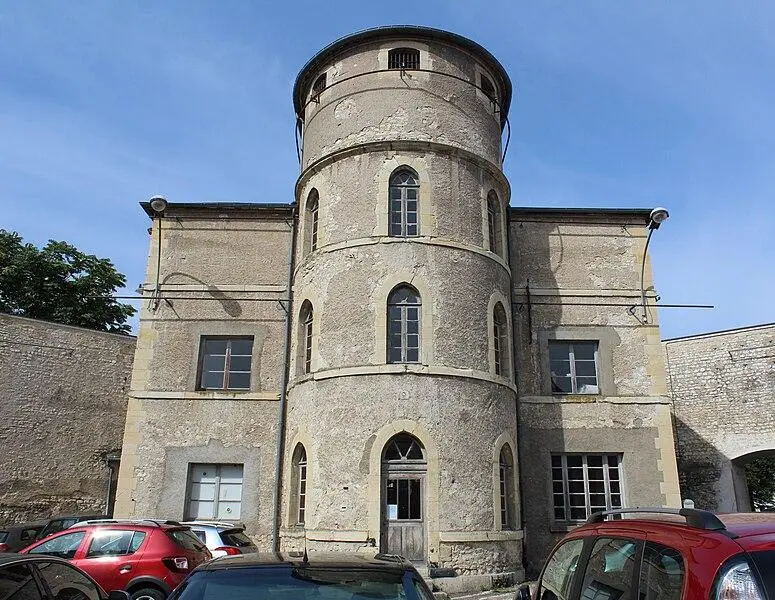 Foto di Vecchio castello e vecchia prigione - Chabe01 - © Creative Commons (https://creativecommons.org/licenses/by-sa/4.0/deed.fr)