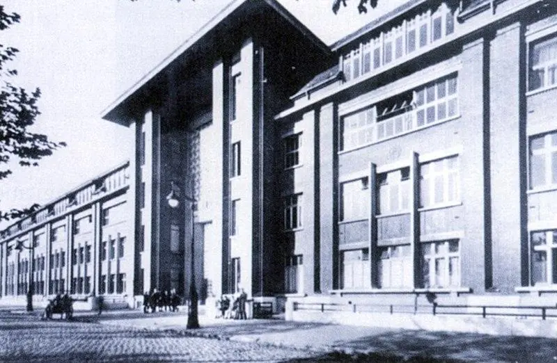 Foto von Lycée Baggio, früher als Institut Diderot bezeichnet - Fredton - © Creative Commons (https://creativecommons.org/licenses/by-sa/4.0/deed.fr)
