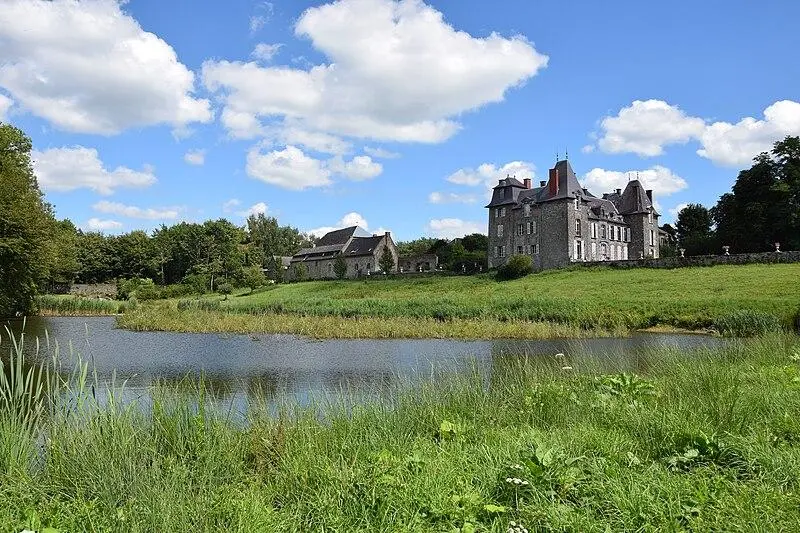 Foto von Hugémont Castle - Chatsam - © Creative Commons (https://creativecommons.org/licenses/by-sa/4.0/deed.fr)