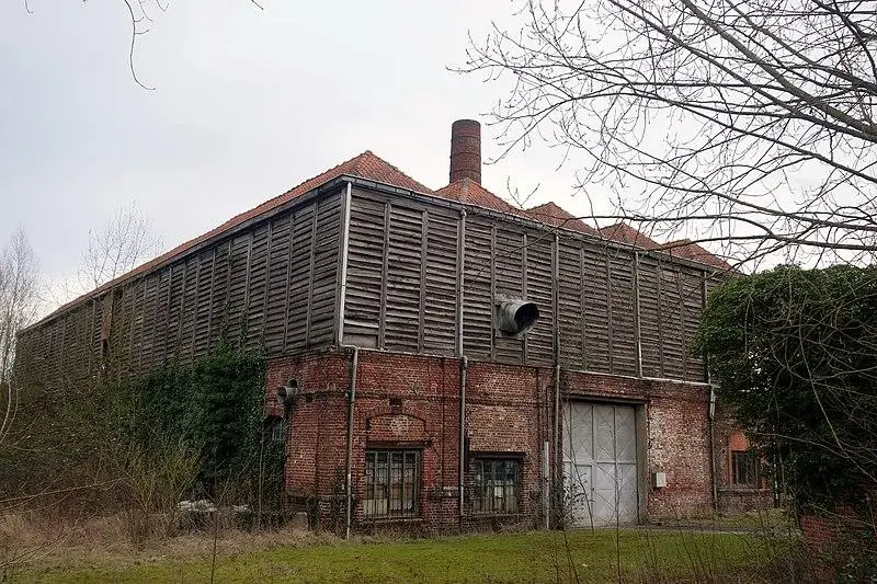 Foto de Ex planta blanqueadora de Mahieu - Jpcuvelier - © Creative Commons (https://creativecommons.org/licenses/by-sa/4.0/deed.fr)