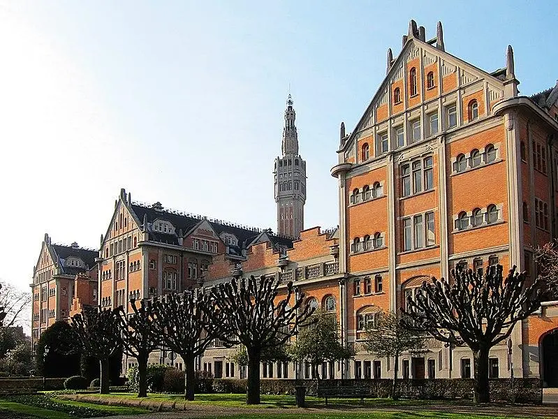 Foto de Ayuntamiento - Under - © Creative Commons (https://creativecommons.org/licenses/by-sa/4.0/deed.fr)