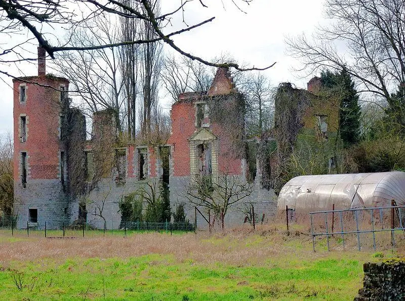 Foto von Ruinen des Schlosses - PIERRE ANDRE LECLERCQ - © Creative Commons (https://creativecommons.org/licenses/by-sa/4.0/deed.fr)