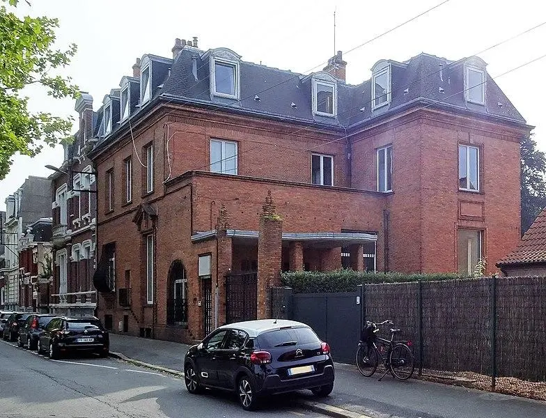 Foto von Haute oder Haussyhaus - Pierre André Leclercq (1945–) Autres noms PIERRE A - © Creative Commons (https://creativecommons.org/licenses/by-sa/4.0/deed.fr)