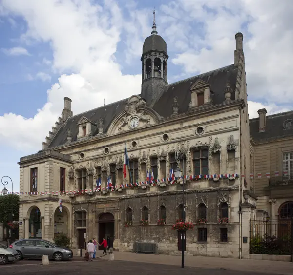Foto di Municipio - PMRMaeyaert - © Creative Commons (https://creativecommons.org/licenses/by-sa/4.0/deed.fr)