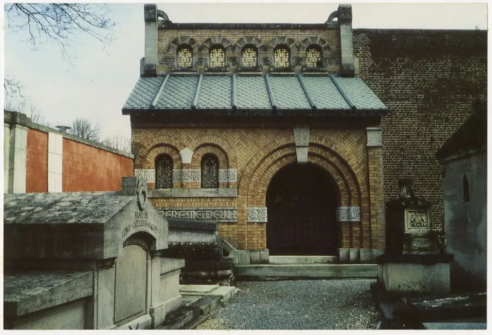 Foto di Cappella funebre della famiglia Berny nel cimitero - POP Plateforme Ouverte du Patrimoine / Base Mérimée - © Ministère de la Culture (France), Médiathèque du patrimoine et de la photographie, Tous droits réservés 