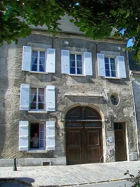 Foto di Rose Hotel - P.poschadel - © Creative Commons (https://creativecommons.org/licenses/by-sa/4.0/deed.fr)