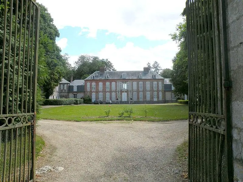 Foto di Castello mensile - Chatsam - © Creative Commons (https://creativecommons.org/licenses/by-sa/4.0/deed.fr)
