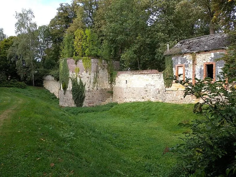 Foto von Schloss und sein Gehäuse - JM BACCIOCHINI - © Creative Commons (https://creativecommons.org/licenses/by-sa/4.0/deed.fr)