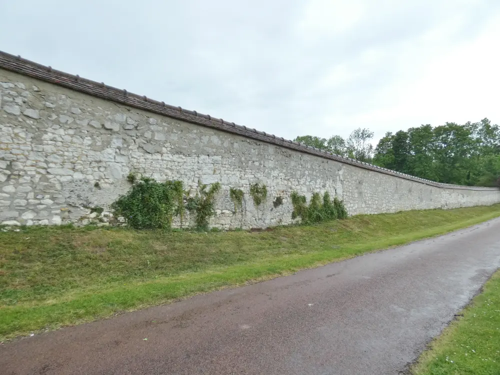 Foto di Wariville Priory - Sous licence Creative Commons (https://creativecommons.org/licenses/by-sa/4.0/deed.fr) - Par Guillaume de clermont 60 - © Creative Commons (https://creativecommons.org/licenses/by-sa/4.0/deed.fr)