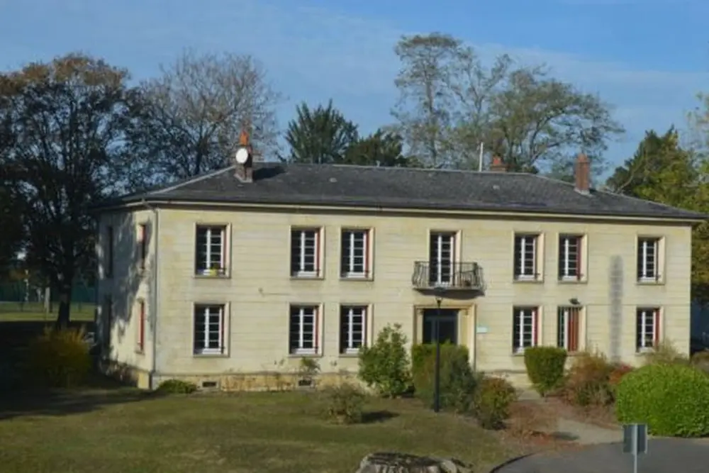 Foto von Jean Fernel College (alt) - POP Plateforme Ouverte du Patrimoine / Base Mérimée - © Ministère de la Culture (France), Direction Régionale des Affaires Culturelles des Hauts-de-France – Tous droits réservés  
