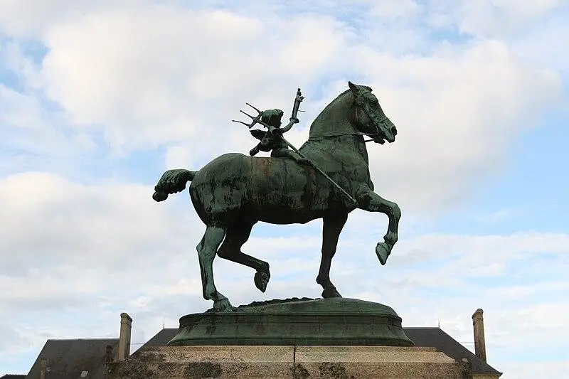Foto de Estatua de Neptuno, ubicada en el jardín del ayuntamiento - Pymouss - © Creative Commons (https://creativecommons.org/licenses/by-sa/4.0/deed.fr)