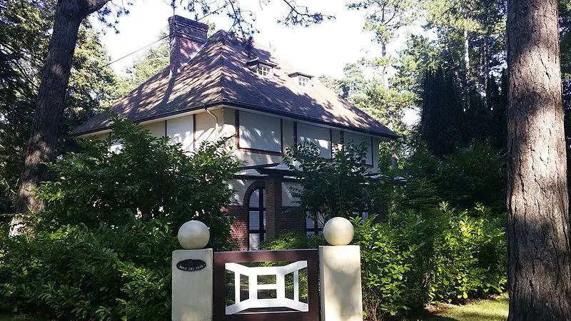 Foto di Villa sotto i pini, precedentemente chiamata Gigi - Floflo62 (d · c), les architectes sont Albert Pout - © Creative Commons (https://creativecommons.org/licenses/by-sa/4.0/deed.fr)