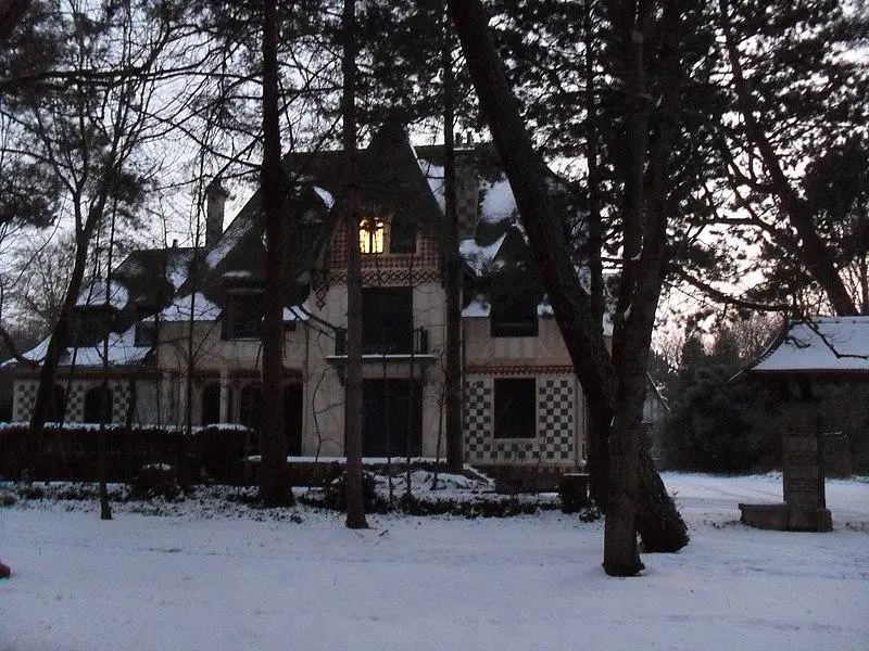 Foto di Villa Nirvana - JBCousin - © Creative Commons (https://creativecommons.org/licenses/by-sa/4.0/deed.fr)