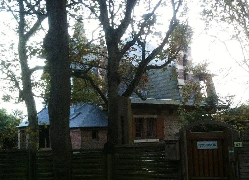 Foto di Casa residenziale attualmente chiamata Villa Robinson o Scour - Zefido - © Creative Commons (https://creativecommons.org/licenses/by-sa/4.0/deed.fr)