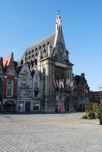Picture of Town hall - Jean Housen - © Creative Commons (https://creativecommons.org/licenses/by-sa/4.0/deed.fr)