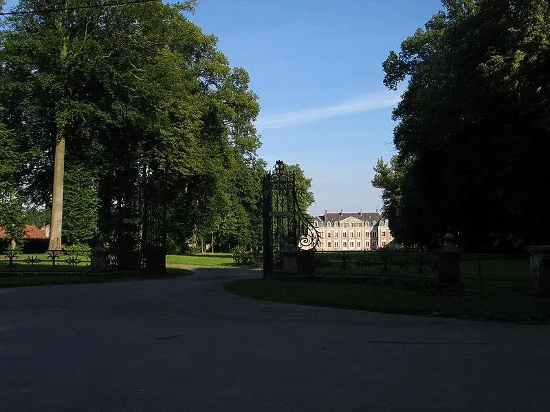Foto von Château de Tramecourt (auch in Gemeinden Maisoncelle und Ambricourt) - Paul Hermans sur Wikipédia néerlandais - © Creative Commons (https://creativecommons.org/licenses/by-sa/4.0/deed.fr)