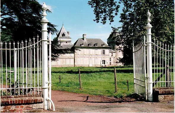 Foto von Schloss von Villers-Châtel - No machine-readable author provided. Pir6mon assum - © Creative Commons (https://creativecommons.org/licenses/by-sa/4.0/deed.fr)