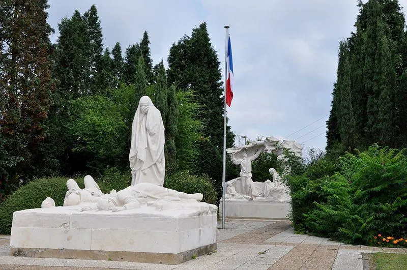 Foto di Monumento della seconda guerra mondiale - Felouch Kotek - © Creative Commons (https://creativecommons.org/licenses/by-sa/4.0/deed.fr)