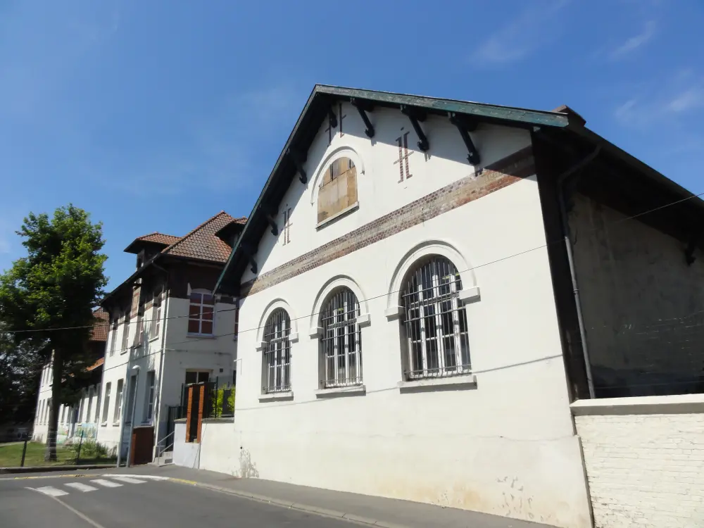 Foto de Ex edificio en la habitación colgada y los baños de comedor del pozo No. 12 de la compañía de minas de lentes - Sous licence Creative Commons (https://creativecommons.org/licenses/by-sa/4.0/deed.fr) - Par Jérémy-Günther-Heinz Jähnick - © Creative Commons (https://creativecommons.org/licenses/by-sa/4.0/deed.fr)