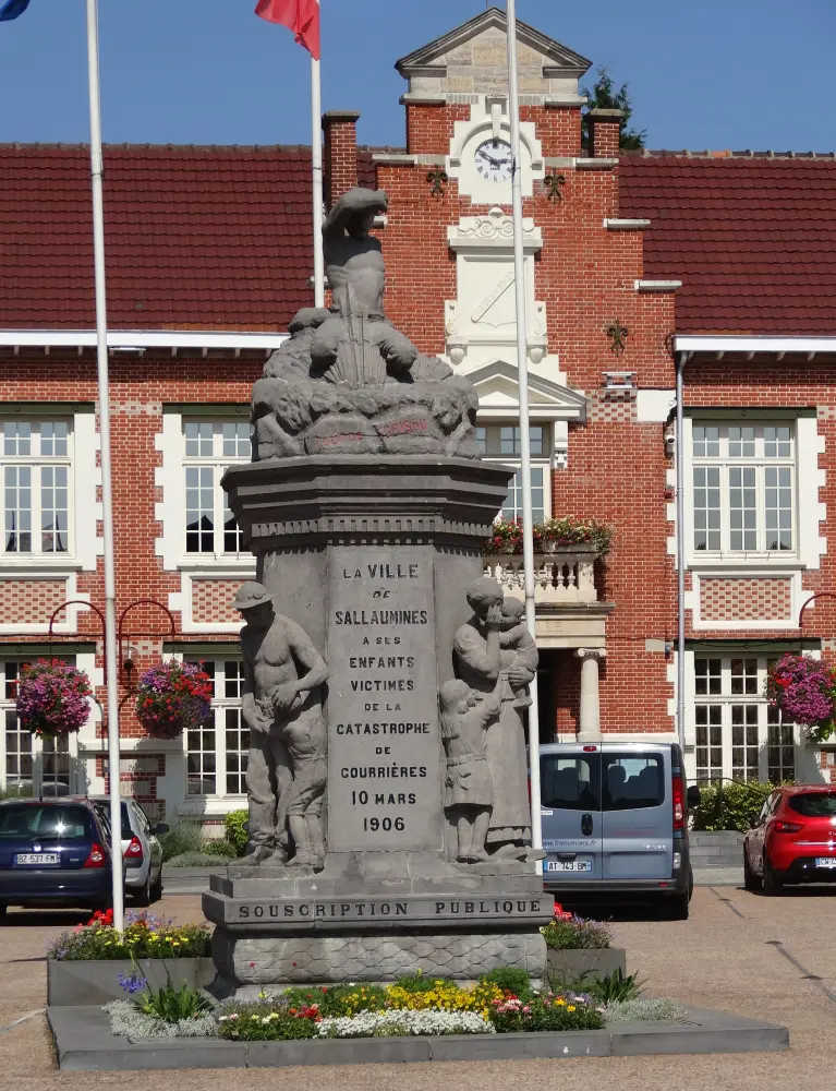 Foto von Denkmal an die Opfer der Courrières -Katastrophe - Sous licence Creative Commons (https://creativecommons.org/licenses/by-sa/4.0/deed.fr) - Par Jérémy-Günther-Heinz Jähnick - © Creative Commons (https://creativecommons.org/licenses/by-sa/4.0/deed.fr)