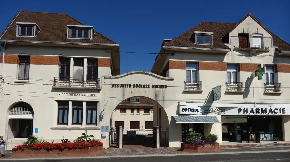 Foto de Ex farmacia central de la compañía Vicoigne-Noieux-Drocourt Mines Company - Sous licence Creative Commons (https://creativecommons.org/licenses/by-sa/4.0/deed.fr) - Par Jérémy-Günther-Heinz Jähnick - © Creative Commons (https://creativecommons.org/licenses/by-sa/4.0/deed.fr)