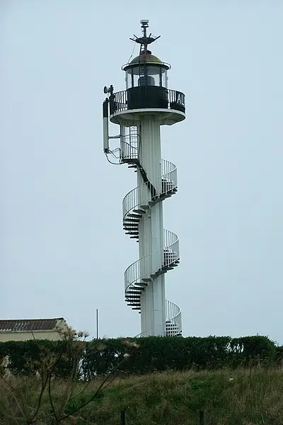 Foto de Pointe d'Alprech Lighthouse, ubicado al final de Rue du Cap - Jarosław Baranowski - © Creative Commons (https://creativecommons.org/licenses/by-sa/4.0/deed.fr)