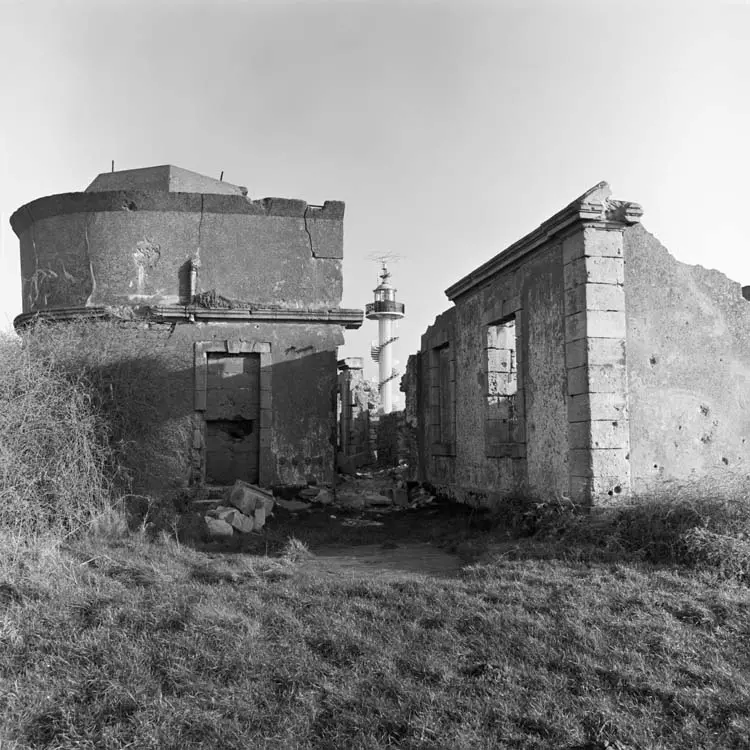 Foto de Pointe d'Alprech Lighthouse, ubicado al final de Rue du Cap - POP Plateforme Ouverte du Patrimoine / Base Mérimée - © Donation François Delebecque, Ministère de la Culture (France), Médiathèque du patrimoine et de la photographie, diffusion restreinte