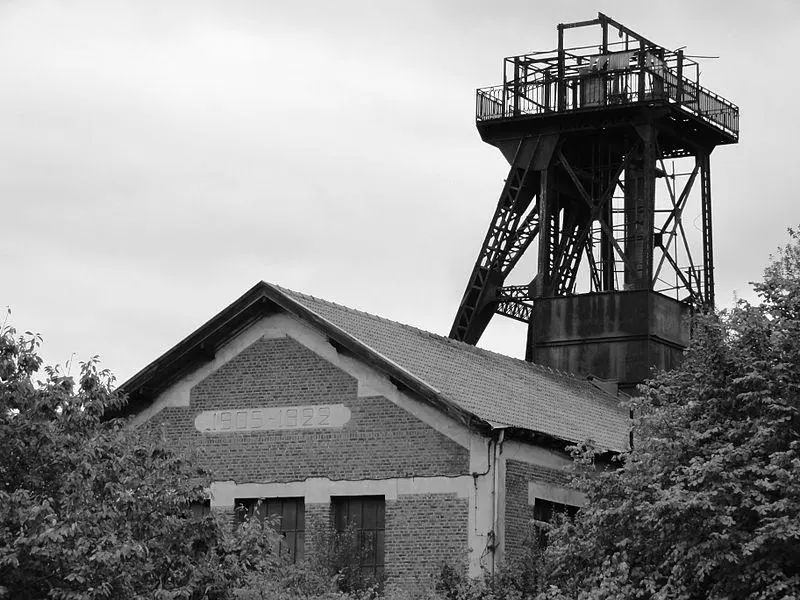 Foto von Pit Nr. 5 des Compagnie des Mines de Mechin - Jérémy Jännick - © Creative Commons (https://creativecommons.org/licenses/by-sa/4.0/deed.fr)