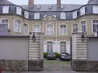 Foto de Ex Hôtel de Longvilliers, actualmente sub-prefectura de Montreuil - Mus-pat - © Creative Commons (https://creativecommons.org/licenses/by-sa/4.0/deed.fr)