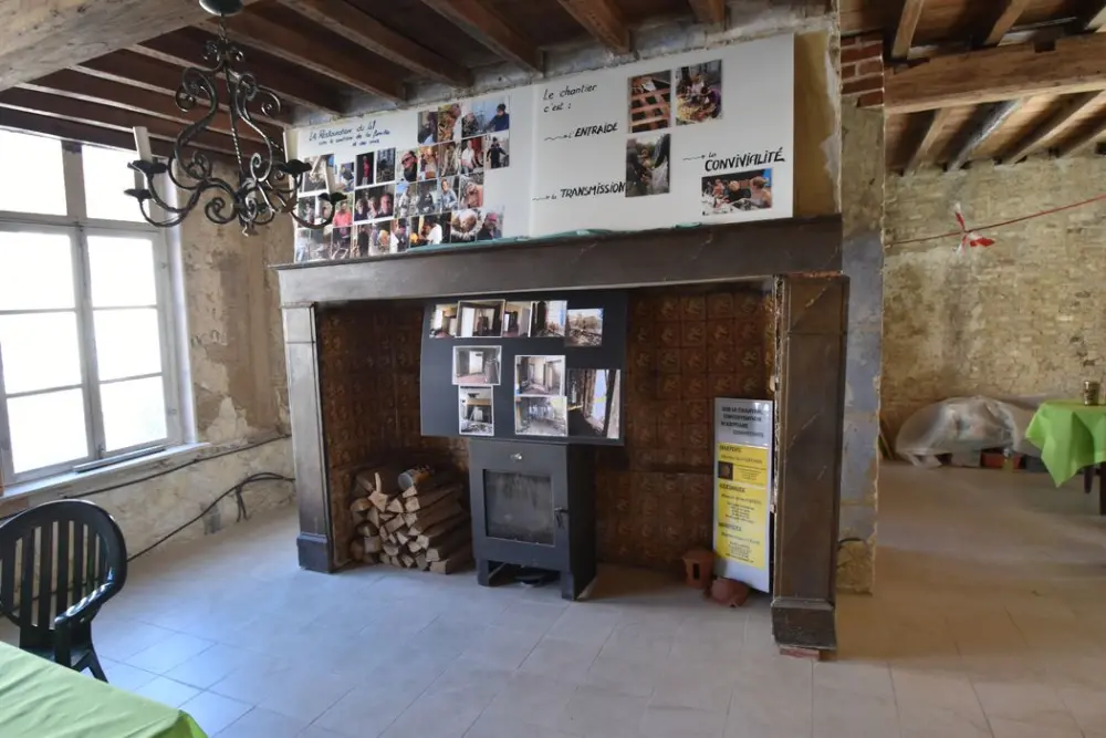 Foto von Haus mit Holzseiten und Cobs - POP Plateforme Ouverte du Patrimoine / Base Mérimée - © Ministère de la Culture (France), Médiathèque du patrimoine et de la photographie, diffusion GrandPalaisRmn Photo