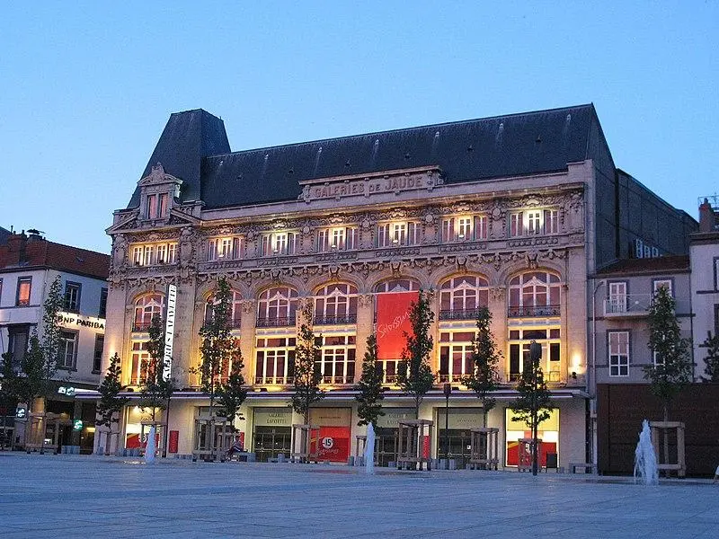 Foto de Tienda de departamento "Les Galeries de Jaude" - Auteur inconnu - © Creative Commons (https://creativecommons.org/licenses/by-sa/4.0/deed.fr)