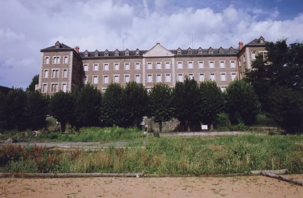 Foto von Saint-Joseph de Fontmaure Boarding School - POP Plateforme Ouverte du Patrimoine / Base Mérimée - © Ministère de la Culture (France), Médiathèque du patrimoine et de la photographie, tous droits réservés