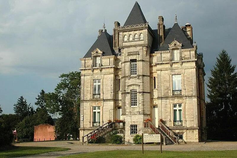 Picture of Castle - Auteur inconnu - © Creative Commons (https://creativecommons.org/licenses/by-sa/4.0/deed.fr)