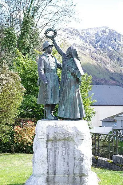 Picture of Monument to the dead of the war 1914-1918, located near the town hall - Emeltet - © Creative Commons (https://creativecommons.org/licenses/by-sa/4.0/deed.fr)