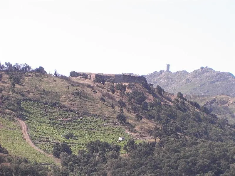 Foto di Fort Dugomier - Utilisateur Khendjer[1] - © Creative Commons (https://creativecommons.org/licenses/by-sa/4.0/deed.fr)