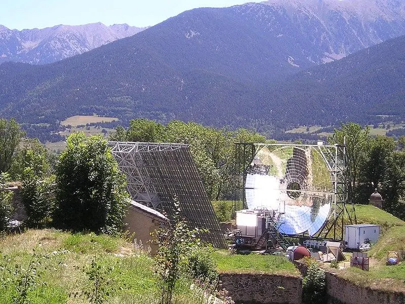 Foto von Mont-Louis Solarofen - Auteur inconnu - © Creative Commons (https://creativecommons.org/licenses/by-sa/4.0/deed.fr)