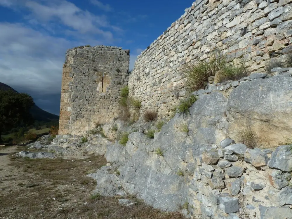 Foto von Überreste von Château Saint-Pierre de Fenouillet - POP Plateforme Ouverte du Patrimoine / Base Mérimée - © Ministère de la Culture (France), Direction régionale des affaires culturelles d’Occitanie – Tous droits réservés