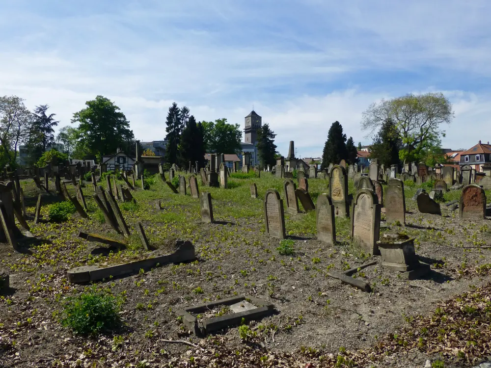 Foto von Koenigshoffe Jüdischer Friedhof - Sous licence Creative Commons (https://creativecommons.org/licenses/by-sa/4.0/deed.fr) - Par Ji-Elle - © Creative Commons (https://creativecommons.org/licenses/by-sa/4.0/deed.fr)
